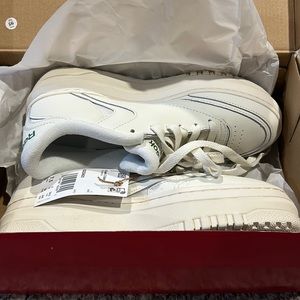 Reebok new with tags Club C Extra platform size 7.5
